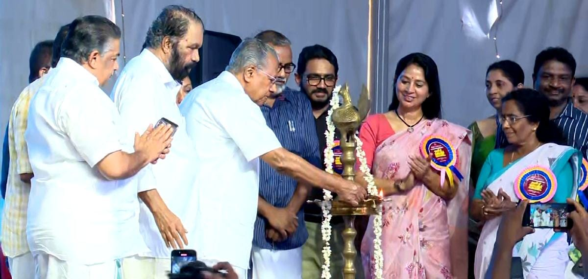 തിരികെ സ്കൂളിലേക്ക്; കുട്ടികളിൽ മതനിരപേക്ഷ ചിന്തയും ജനാധിപത്യബോധവും വളർത്തിയെടുക്കാൻ കഴിയണമെന്ന് മുഖ്യമന്ത്രി