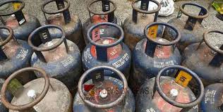 വാണിജ്യാവശ്യത്തിനുള്ള പാചകവാതക വില സിലിണ്ടറിന് 4 രൂപ കുറച്ചു