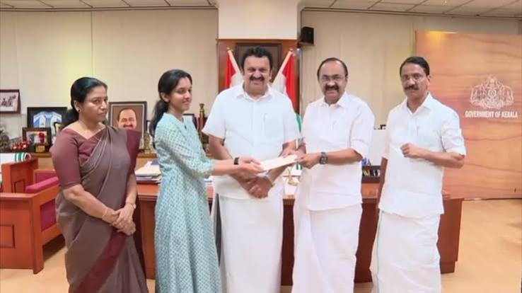 നവീൻ ബാബുവിന്റെ മകൾ നിരഞ്ജനക്ക് സർക്കാർ ജോലി; നിയമന ഉത്തരവ് നേരിട്ട് കൈമാറി മുഖ്യമന്ത്രി